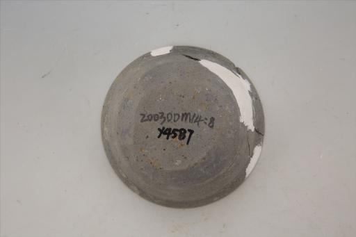 东汉敞口斜壁平底夹细砂灰陶钵