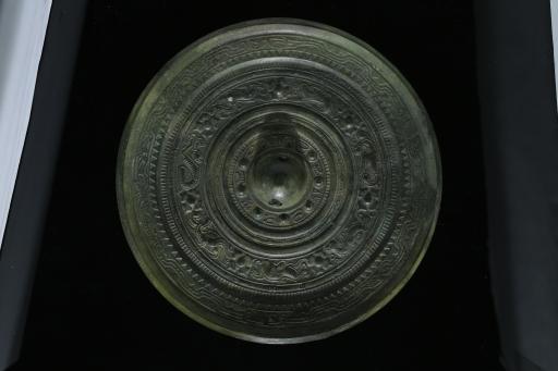 东汉圆钮龙纹铜镜