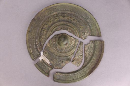 东汉圆钮龙纹铜镜