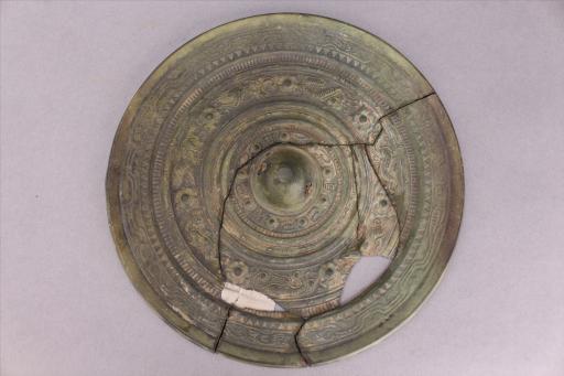 东汉圆钮龙纹铜镜