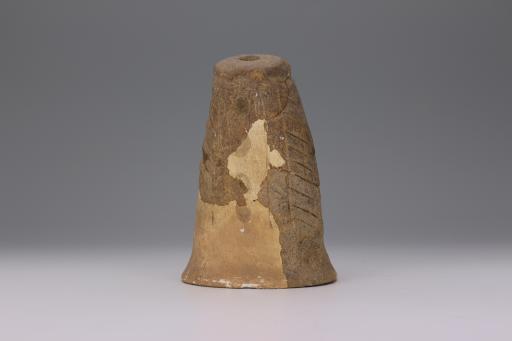 新石器时代城背溪文化刻印纹红陶支座