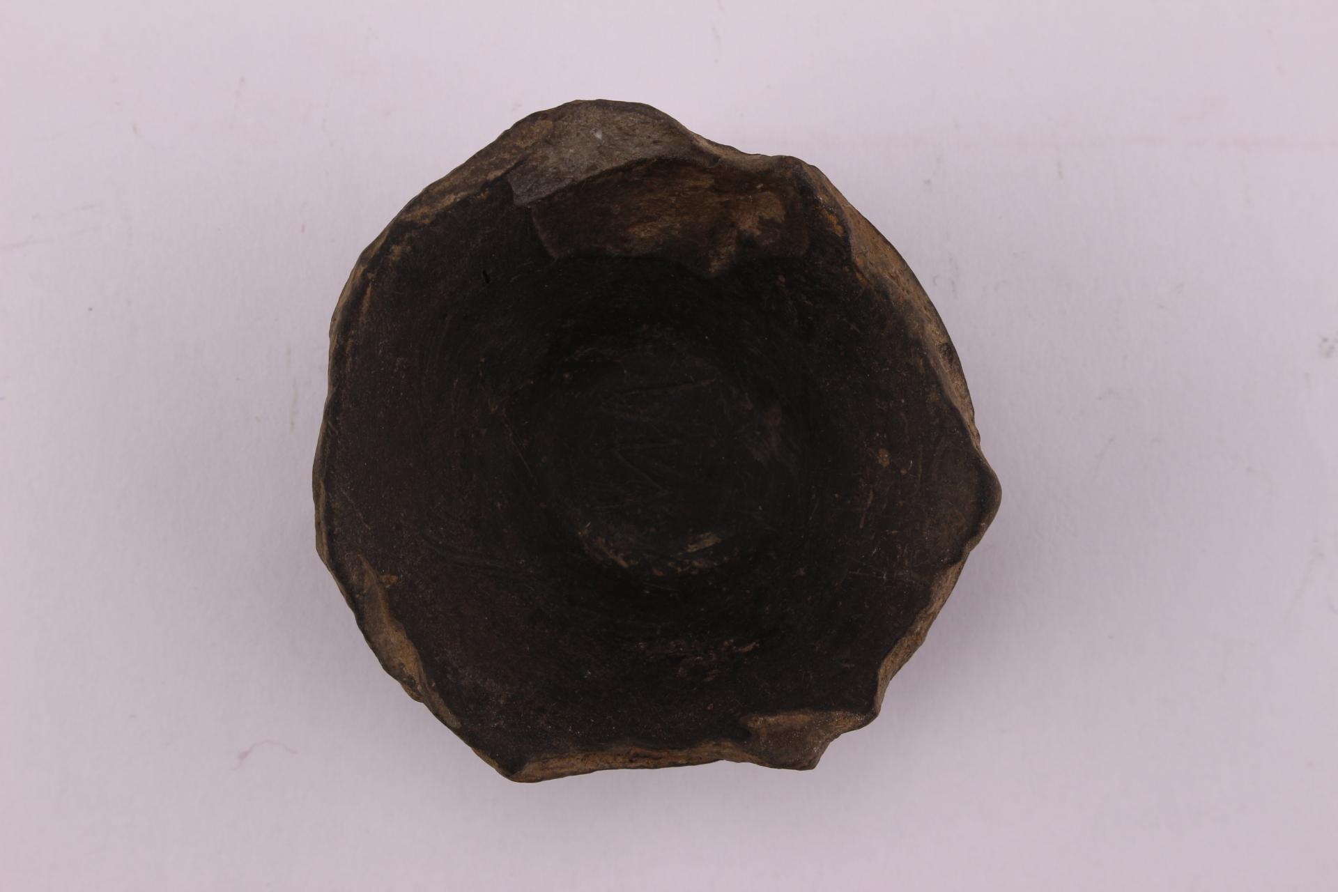 新石器时代大溪文化刻划符号夹砂黑陶圈足