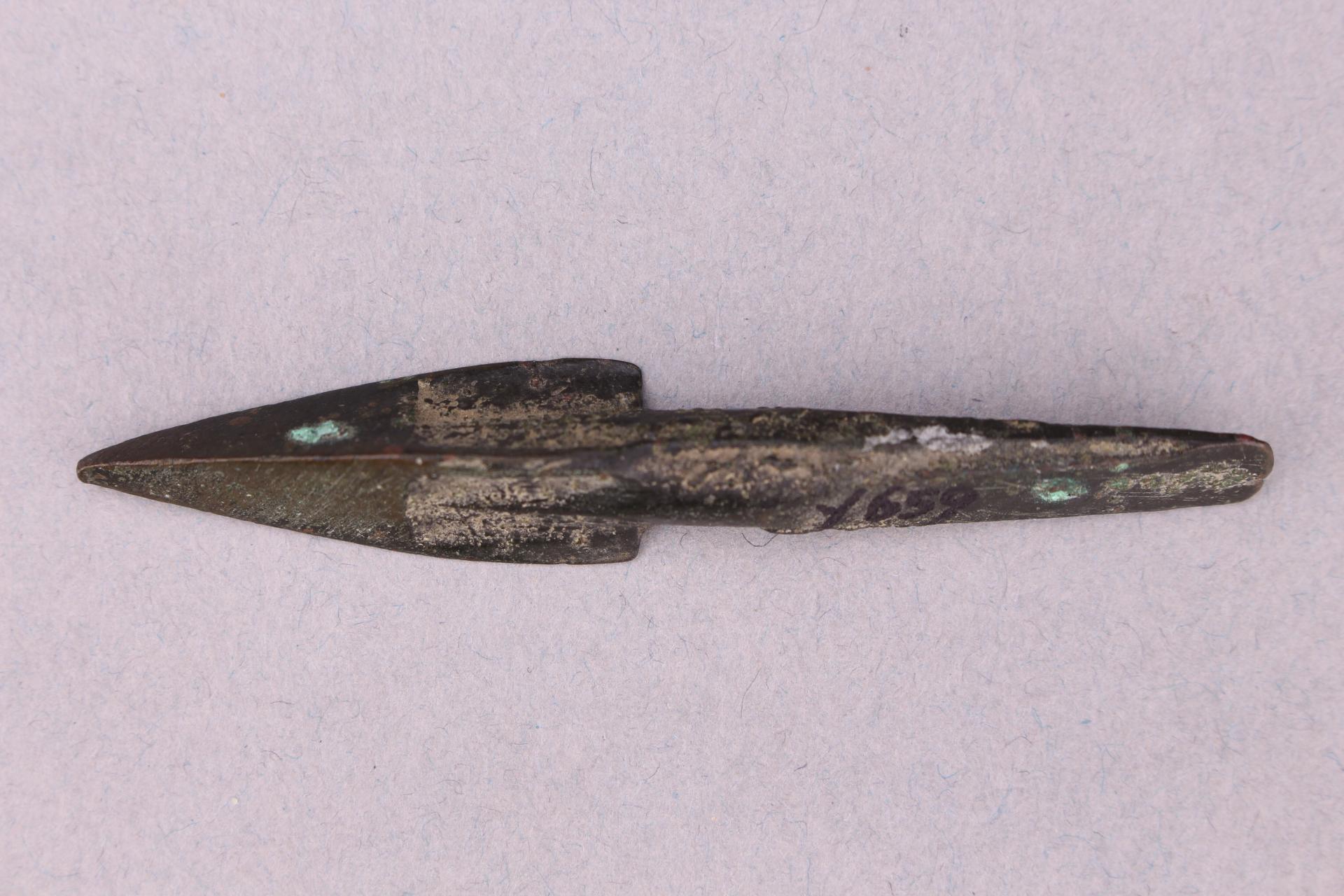 战国时期三翼扁铤铜箭镞