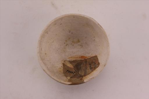 新石器时代城背溪文化侈口弧腹饼底泥质红褐陶碗