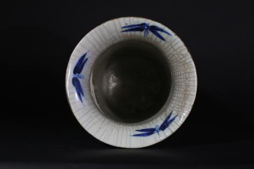 清光绪“成化”款青花花鸟纹铁花哥釉瓷筒觚