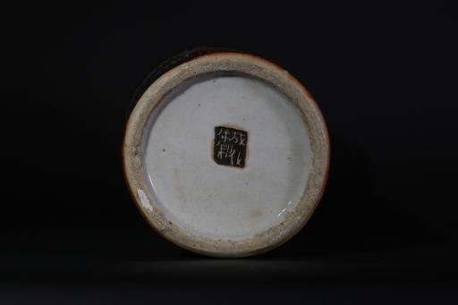 清光绪“成化”款青花花鸟纹铁花哥釉瓷筒觚