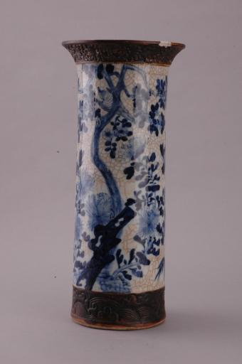 清光绪“成化”款青花花鸟纹铁花哥釉瓷筒觚