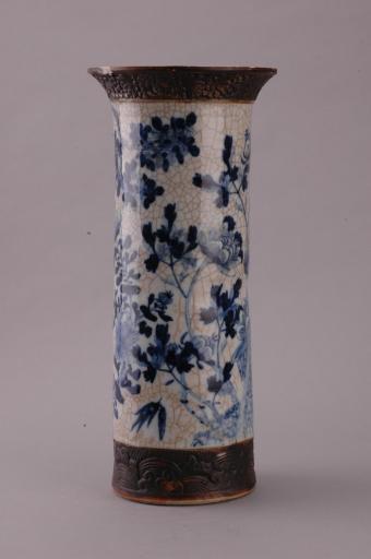 清光绪“成化”款青花花鸟纹铁花哥釉瓷筒觚