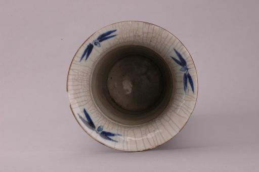 清光绪“成化”款青花花鸟纹铁花哥釉瓷筒觚