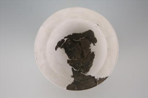 新石器时代屈家岭文化敞口折腹镂孔高圈足泥质黑陶豆