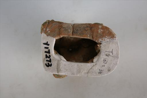 明折腹狮子形座三彩瓷灯