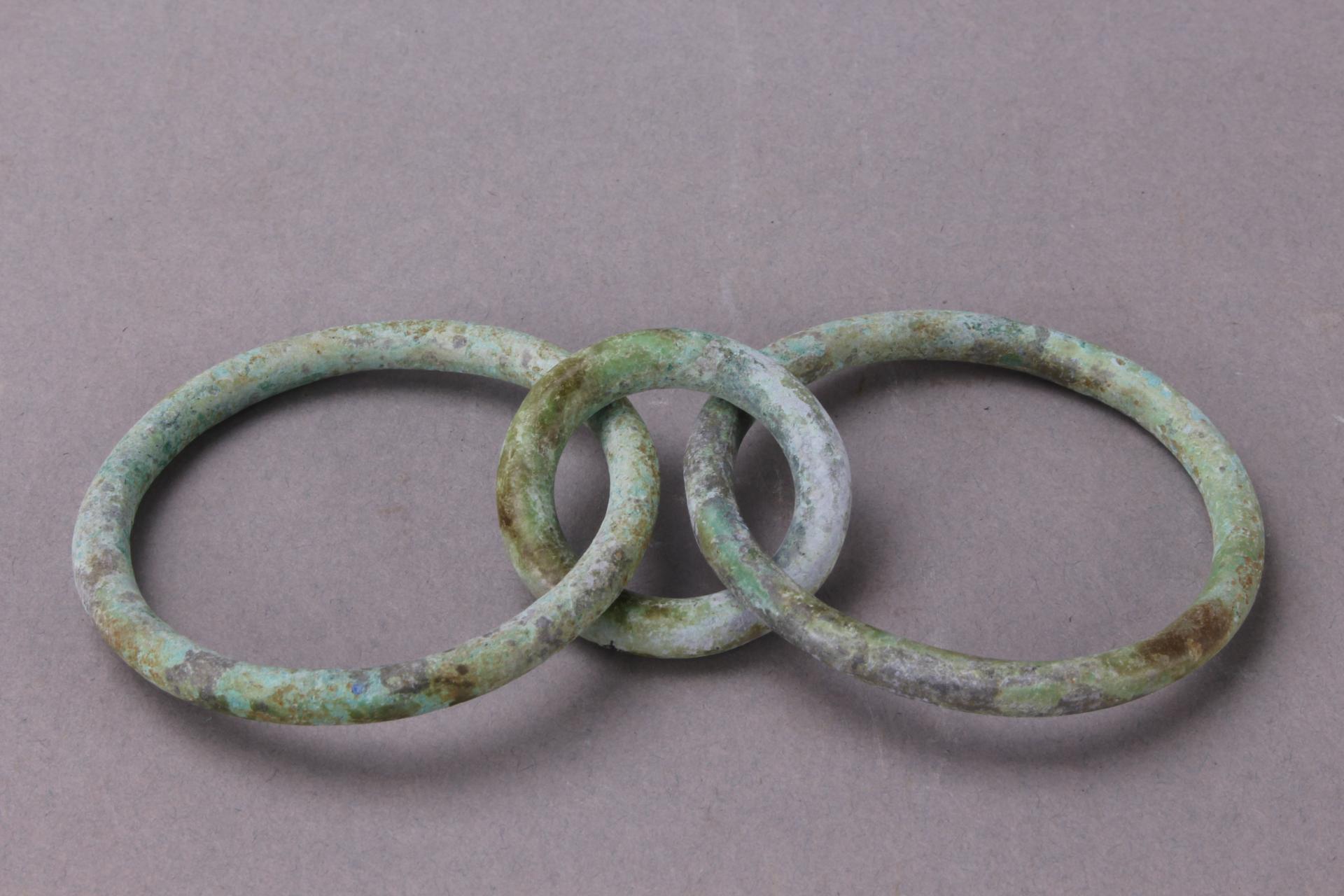 战国时期素面三连铜环