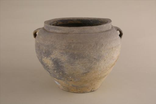 南朝敛口短颈鼓腹平底双耳叶脉纹绳纹泥质灰黄陶罐