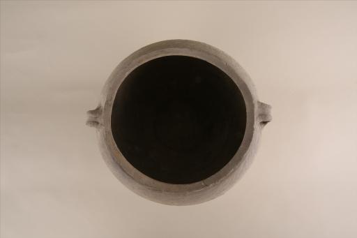 南朝敛口短颈鼓腹平底双耳叶脉纹绳纹泥质灰黄陶罐