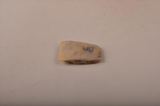 新石器时代屈家岭文化弧顶弧刃黄褐色石锛