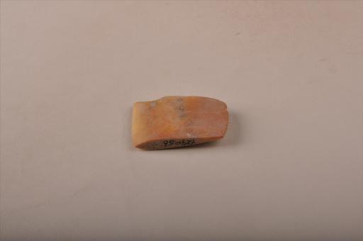 新石器时代屈家岭文化弧顶弧刃黄褐色石锛