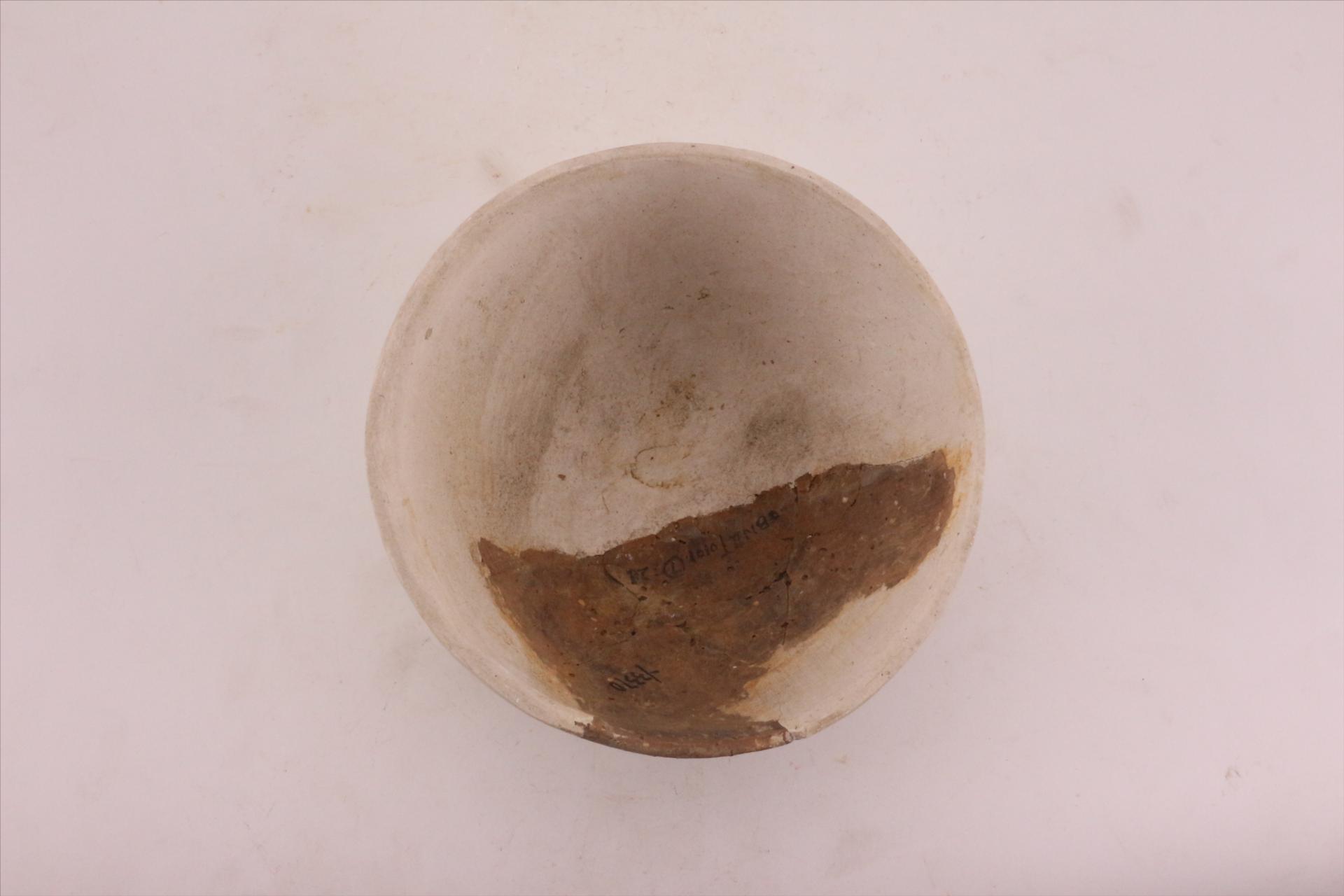 新石器时代城背溪文化侈口弧腹平底绳纹夹砂褐陶钵