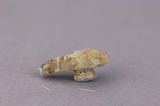 汉凸弦纹陶带钩