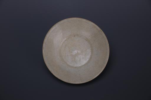 宋敞口饼足影青釉瓷碟