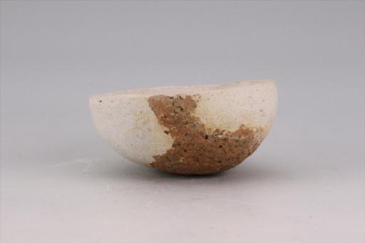 新石器时代城背溪文化侈口弧腹圈足夹砂褐陶钵