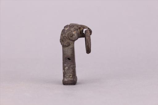 春秋时期兽首衔环铜饰件