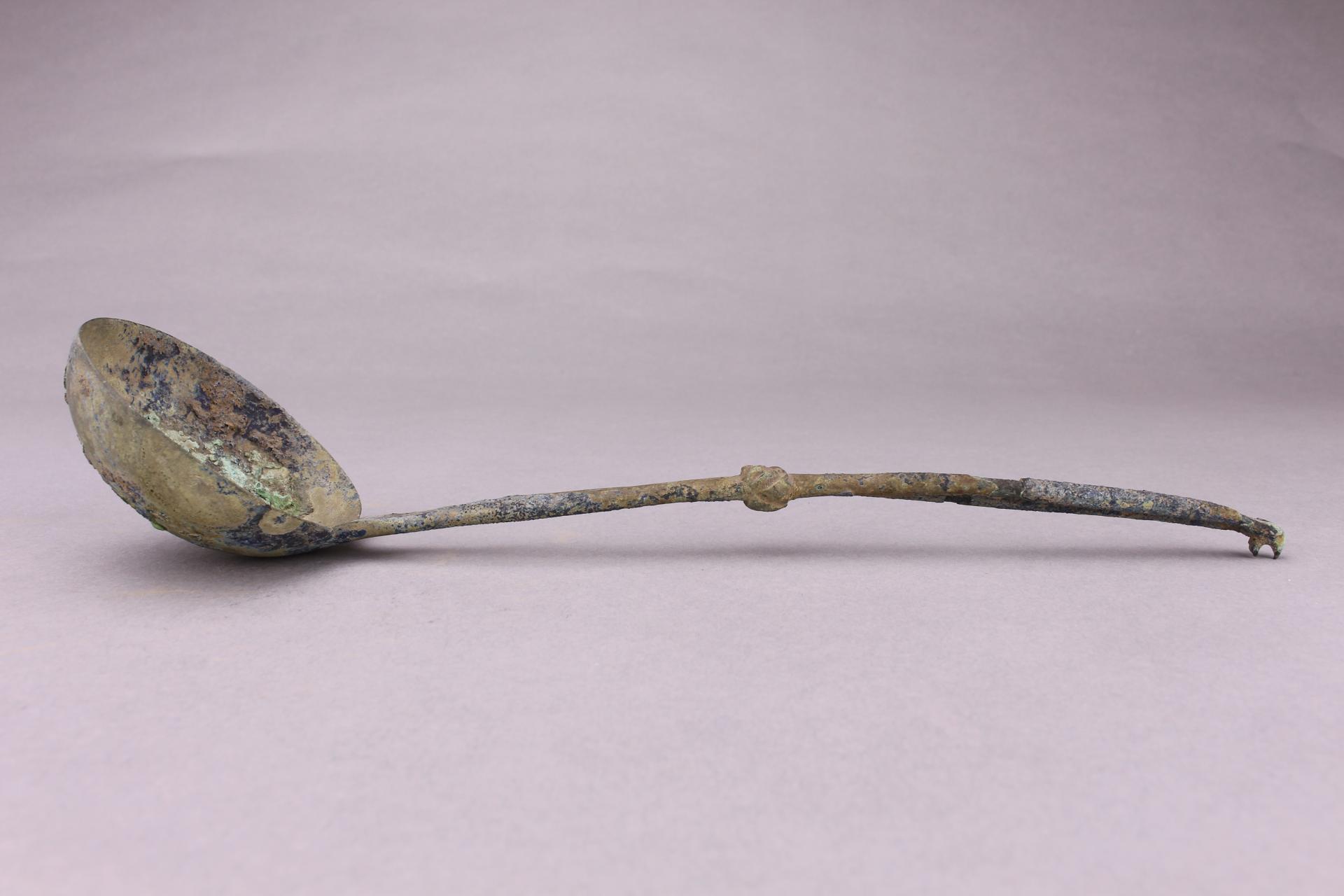 汉方格纹柄铜勺