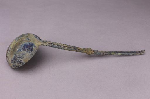 汉方格纹柄铜勺