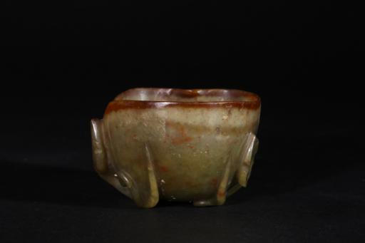 清桃形花果纹玉洗