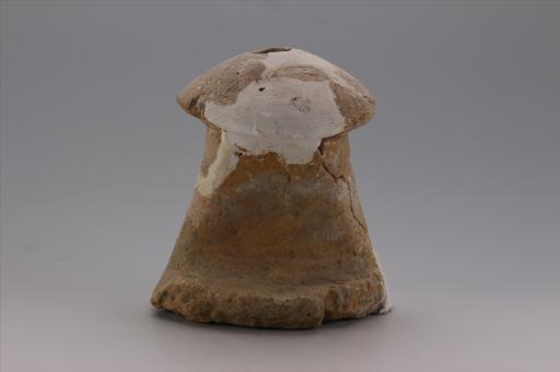 新石器时代屈家岭文化弓背弧顶绳纹夹砂粗泥红陶支座