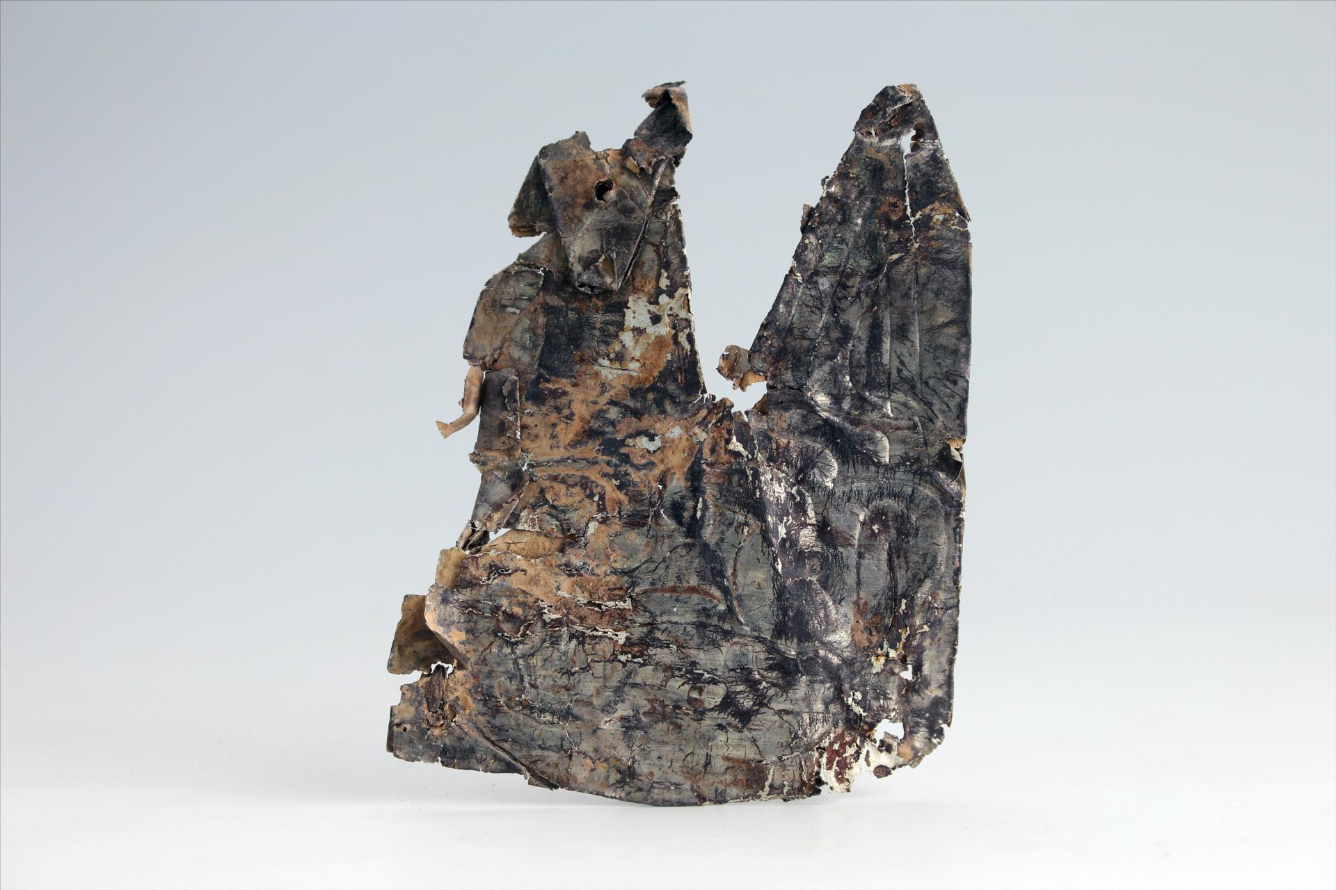 春秋时期燕尾形包锡箔锡饰片