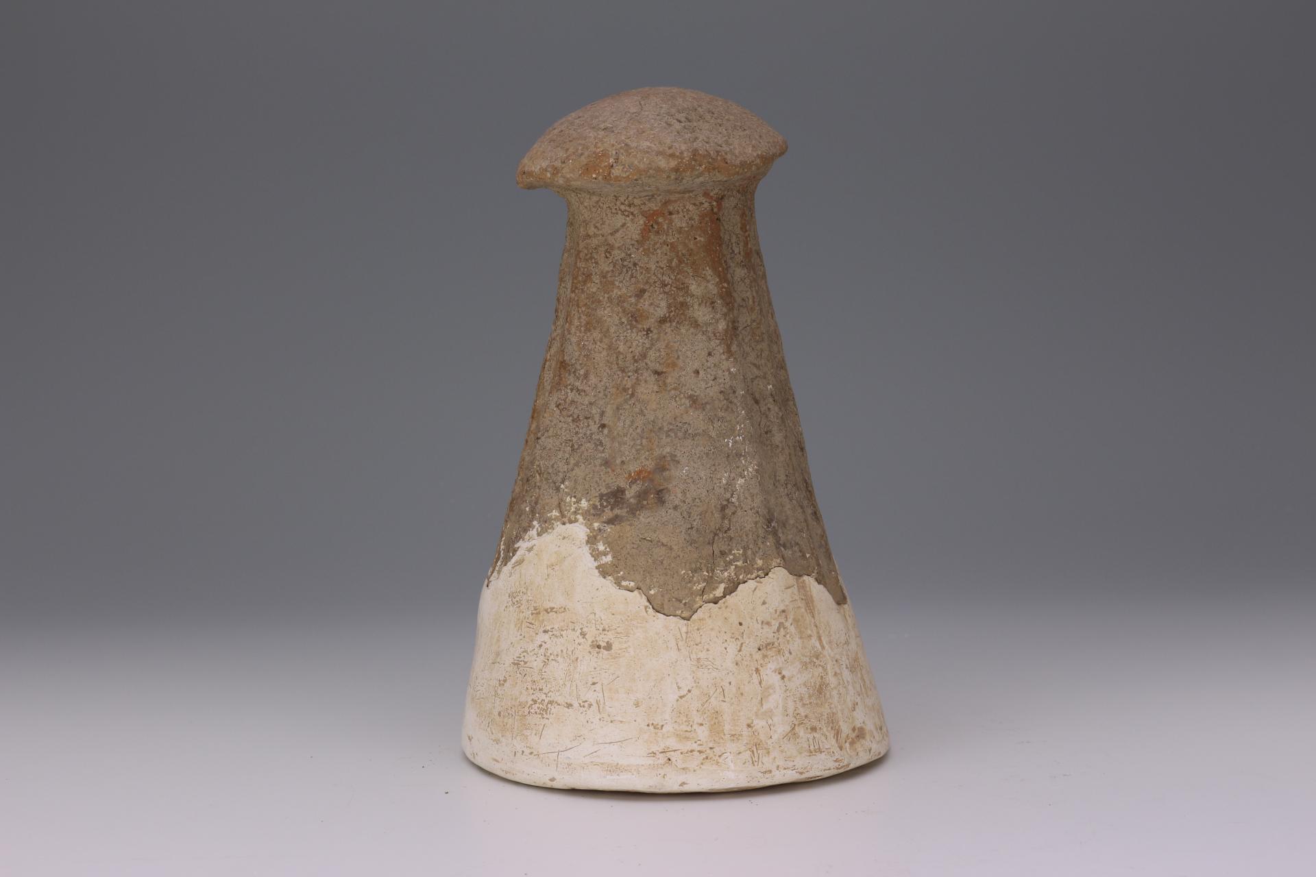 新石器时代城背溪文化戳印纹红陶支座