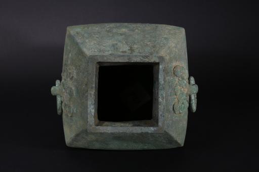 东汉铺首衔环铜钫壶