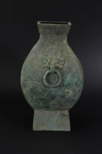 东汉铺首衔环铜钫壶