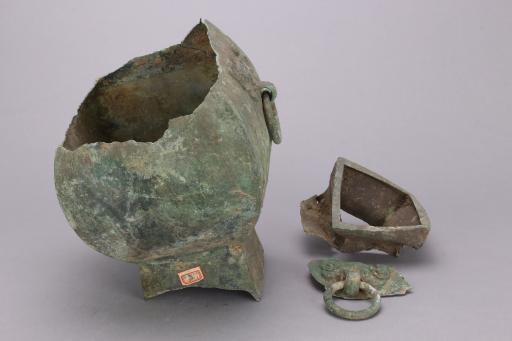 东汉铺首衔环铜钫壶