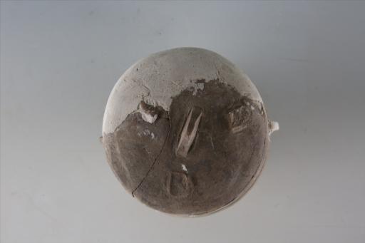 西汉盘口束颈鼓腹圈足半环耳弧顶盖凹弦纹红彩泥质灰褐陶壶