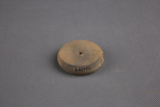 新石器时代屈家岭文化圆饼形中穿夹砂黄褐陶纺轮
