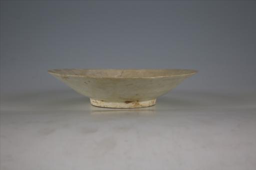 宋葵瓣口圈足青白釉瓷盘