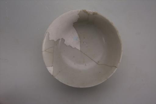 明弧腹圈足青花青白釉瓷碗