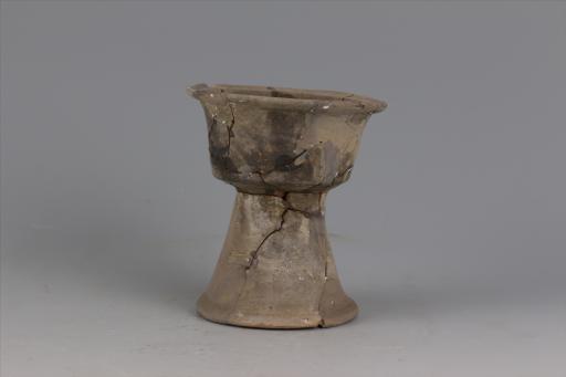 新石器时代屈家岭文化侈口弧腹高圈足黑陶杯