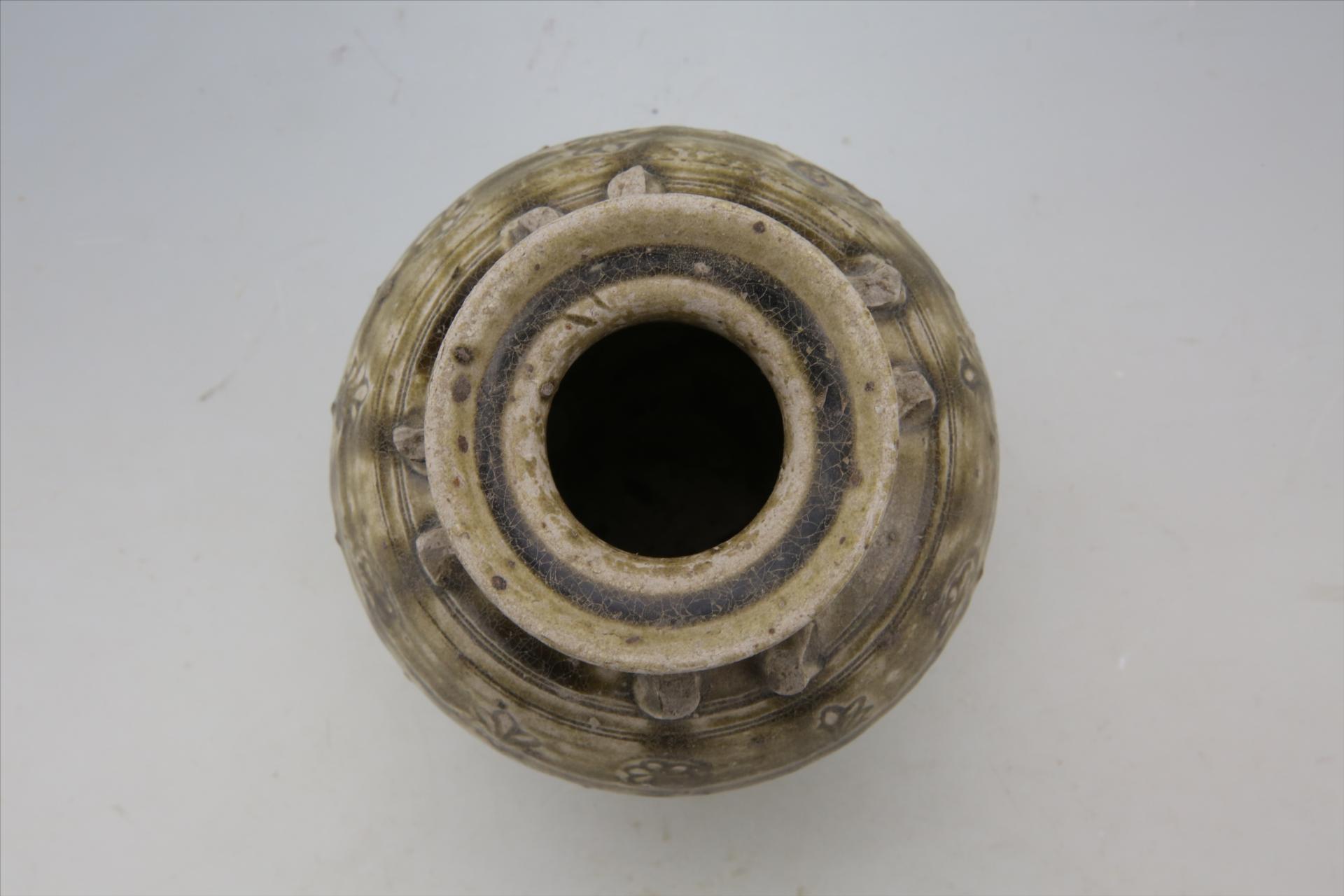 唐盘口饼足四系花卉纹青灰胎开片灰绿釉瓷壶