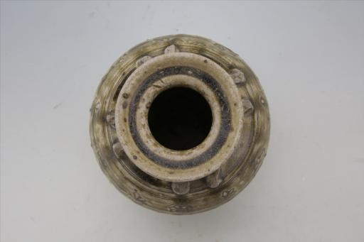 唐盘口饼足四系花卉纹青灰胎开片灰绿釉瓷壶