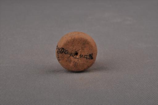 新石器时代屈家岭文化算珠形中穿夹细砂黄褐陶纺轮