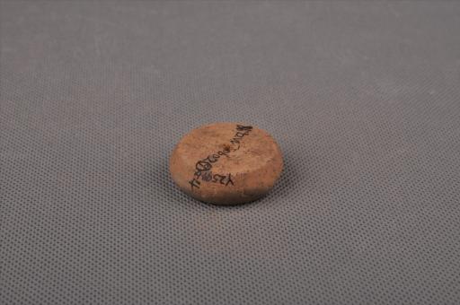 新石器时代屈家岭文化算珠形中穿夹细砂黄褐陶纺轮
