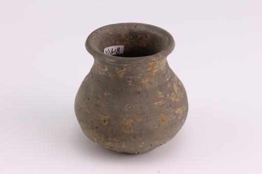 东汉平底夹砂灰陶罐