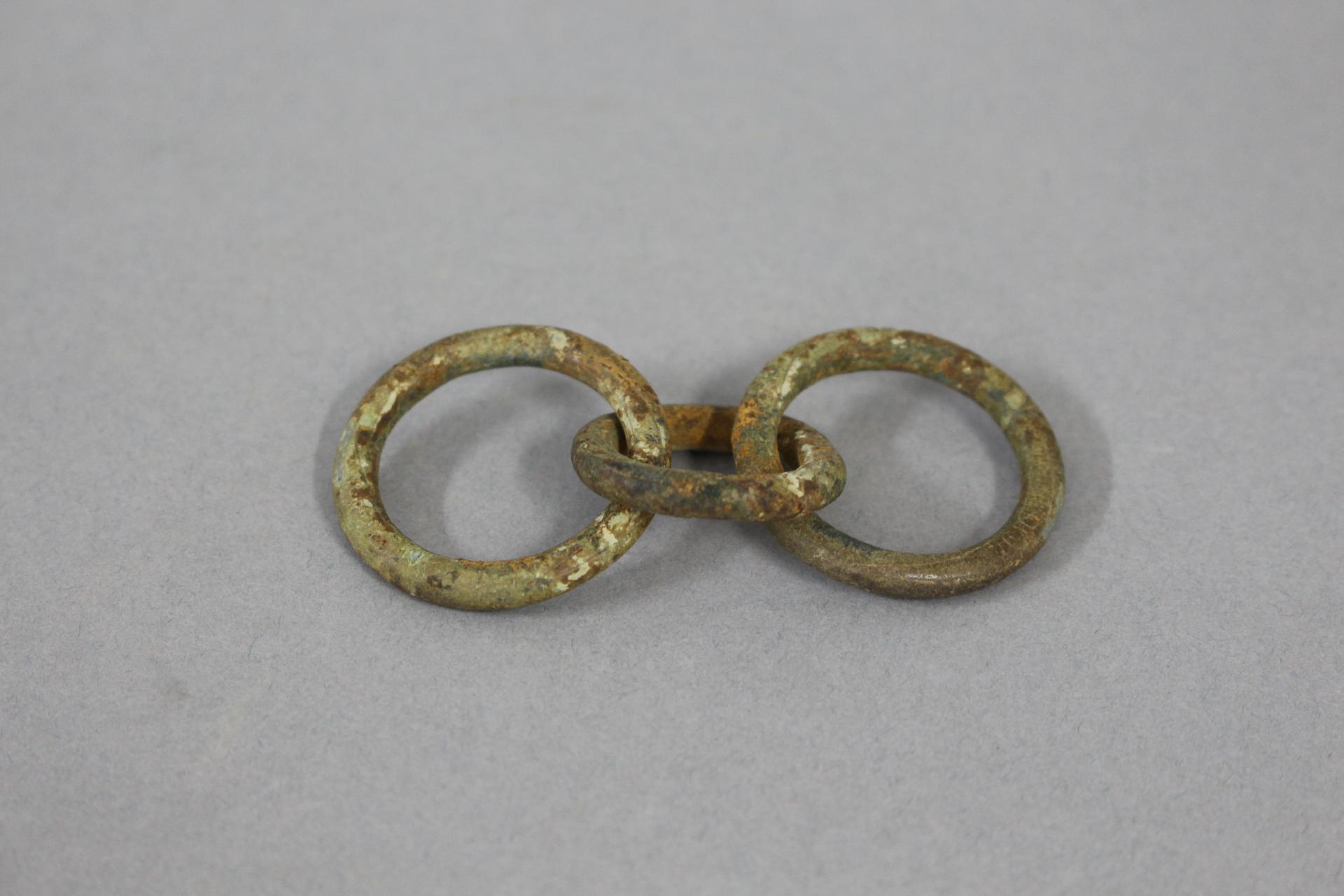 战国时期卷云纹三连铜环