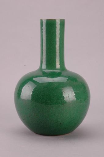 清球腹哥釉绿瓷瓶