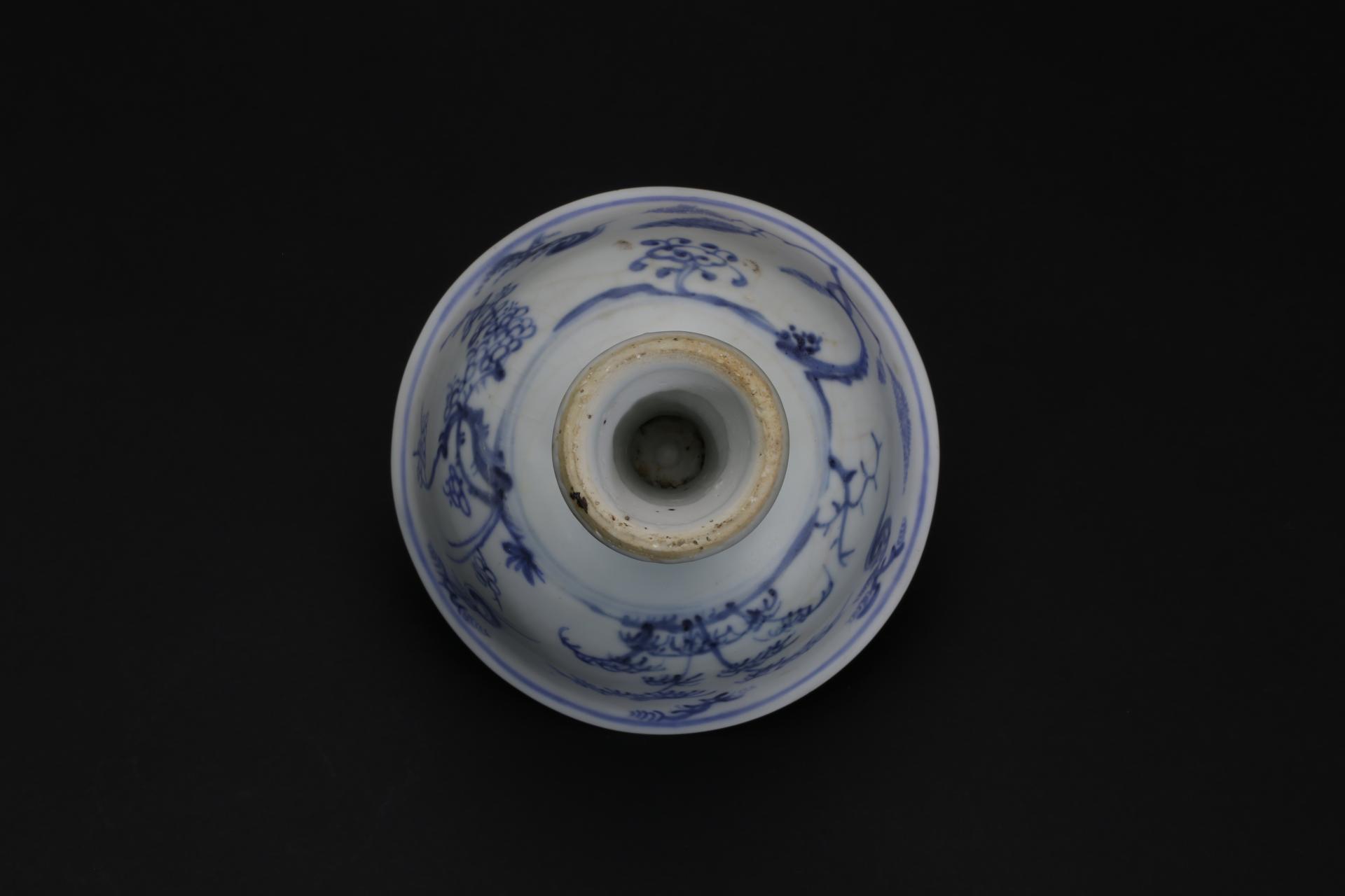 明竹节高足柄青花花草纹瓷锺