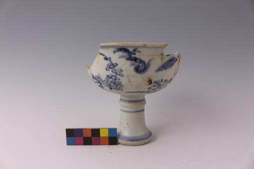 明竹节高足柄青花花草纹瓷锺