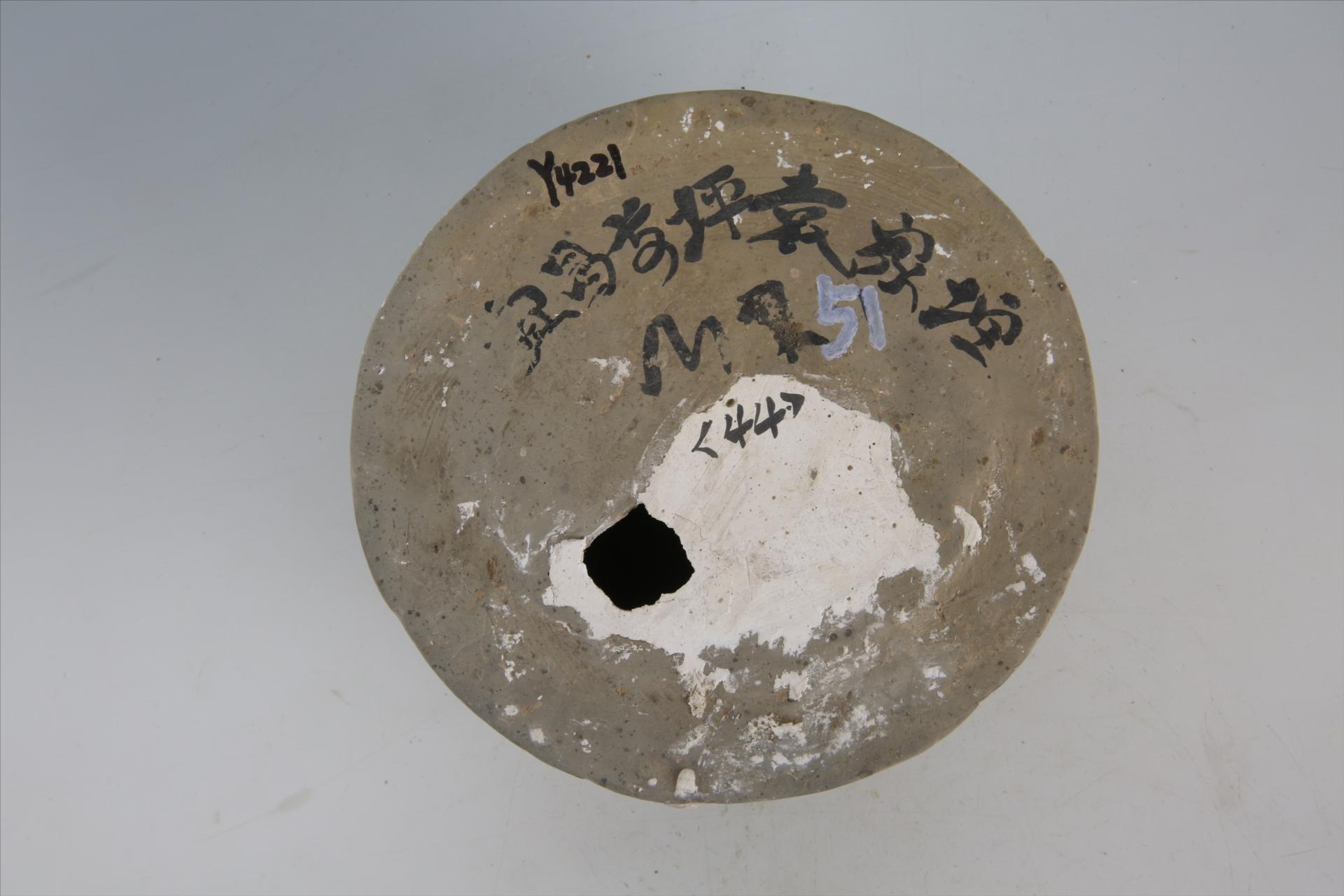 东汉敛口平折沿束颈斜直腹平底夹砂灰陶井