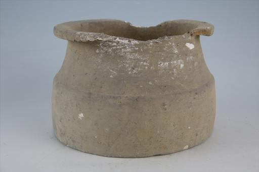 东汉敛口平折沿束颈斜直腹平底夹砂灰陶井